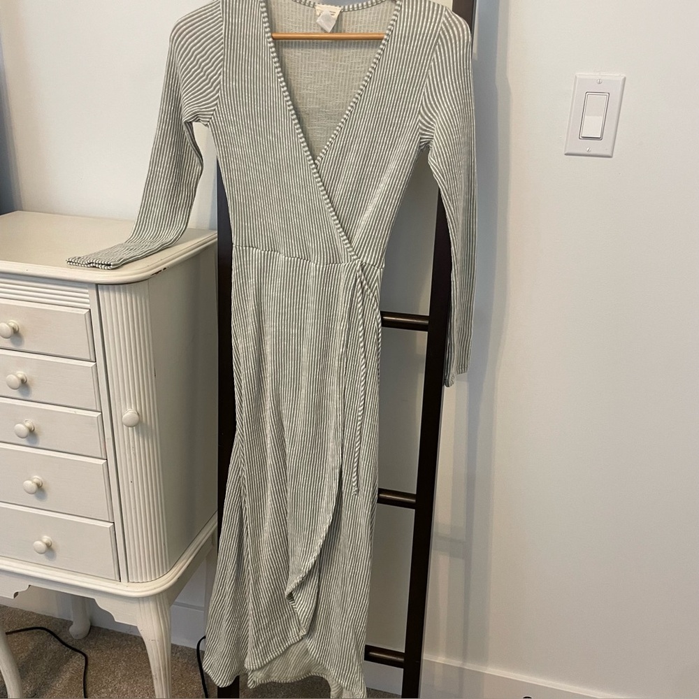 Caution To The Wind Long Sleeve Striped Dress. EUC. Size XS. Rayon blend